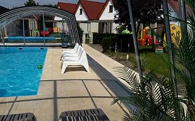 KORALIA Domki Standard z basenem
